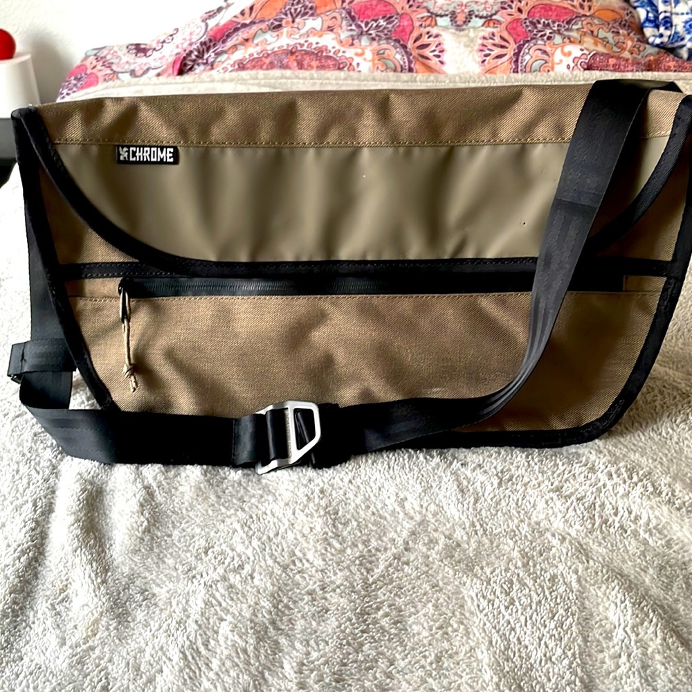 Chrome Simple Messenger MD crossbody bag